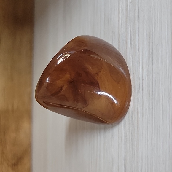 AMBER SWIRL CONCAVE STATEMENT RING - Picture 5 of 5